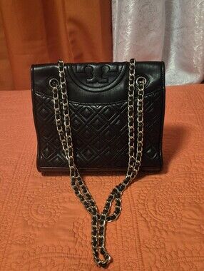 Chic Black Quilted Shoulder Bag